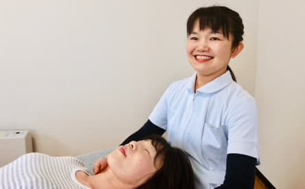 九州大分県にある頭痛専門整体「大分別府頭痛専門ここまろ調整院」は手だけの優しいタッチで頭痛改善していきます。
