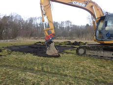 Flachmulden werden gestaltet. Foto: Volker Ziemer