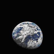 图20 1968年12月24日 ”阿波罗” 8首次拍摄的全地球照片