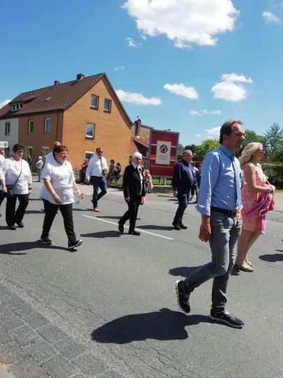 die  LandFrauen Annemarie Schaper, Ammensen und Hannelore Deike, Kaierde waren im Festausschuss tätig
