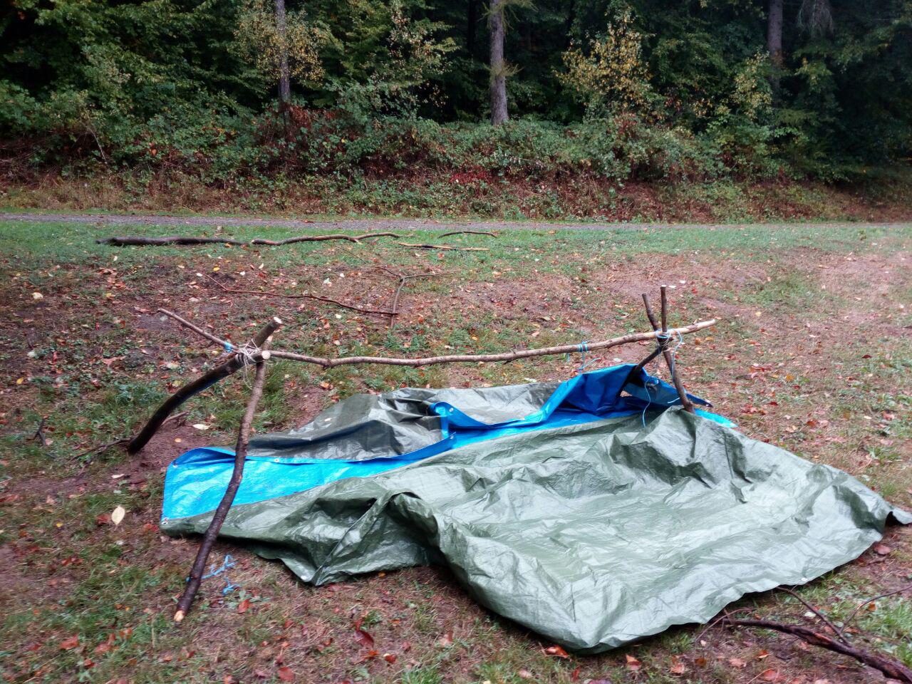 Rohbau - aber später dicht für zwei Waldläufer im strömenden Regen.