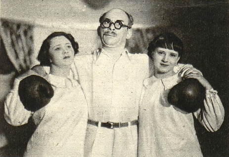 Michał Znicz w scenie z filmu Panienka z poste restante 1935