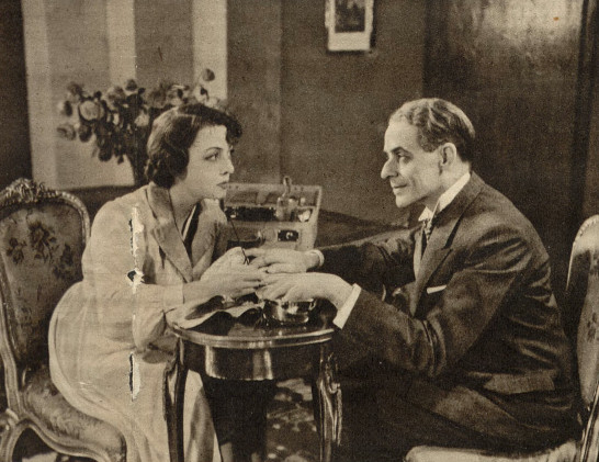 Maria Malicka jako Kitty i Włodzisław Ziembiński jako Sir Horace Ashlinw w sztuce Mała Kitty i wielka polityka ( T. Malickiej Warszawa 1937 )