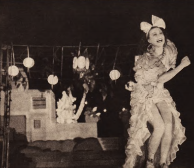 Loda Halama na scenie teatru 8.15 ( Warszawa 1937)