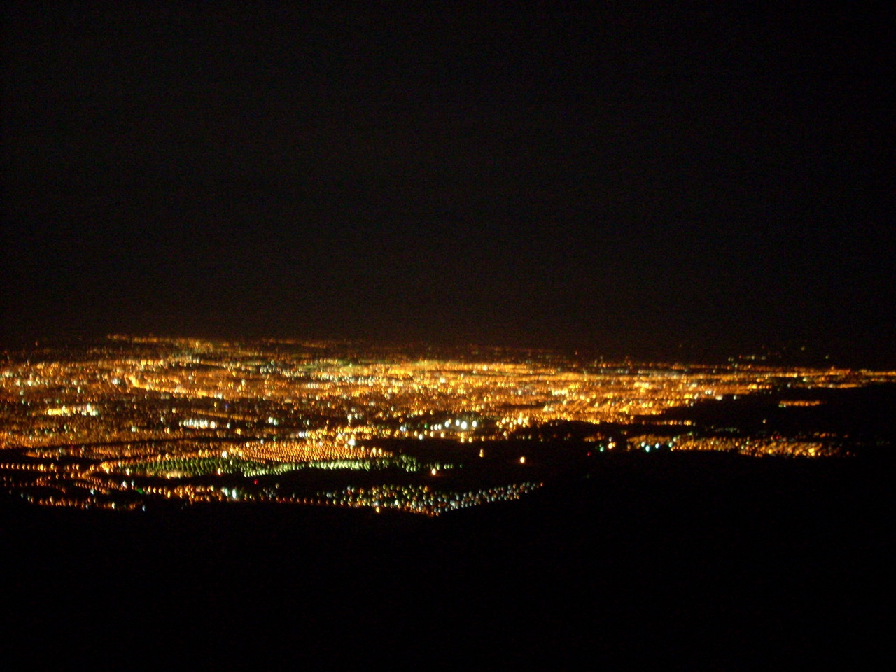 Mendoza de noche desde el C° Arco - Edgardo MOINE