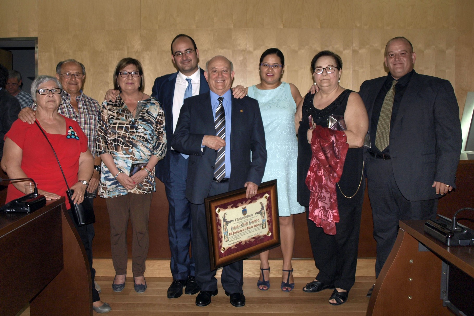 Con su familia más próxima, al finalizar el acto.