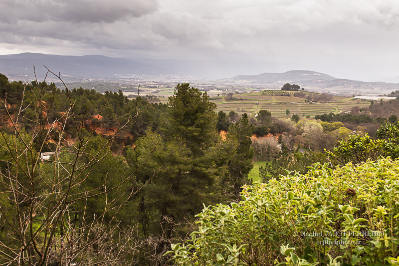 Roussilon, vaucluse, vallis clausa, Luberon, Provence, ocres, ocres de roussillon, pigments naturels, village de provence, erjihef photo, rachel jabot ferreiro
