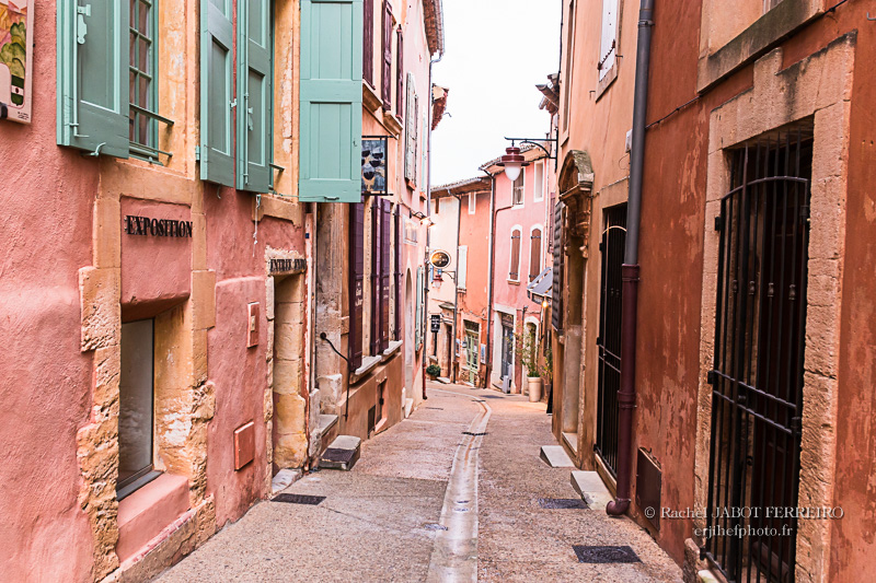 Roussilon, vaucluse, vallis clausa, Luberon, Provence, ocres, ocres de roussillon, pigments naturels, village de provence, erjihef photo, rachel jabot ferreiro