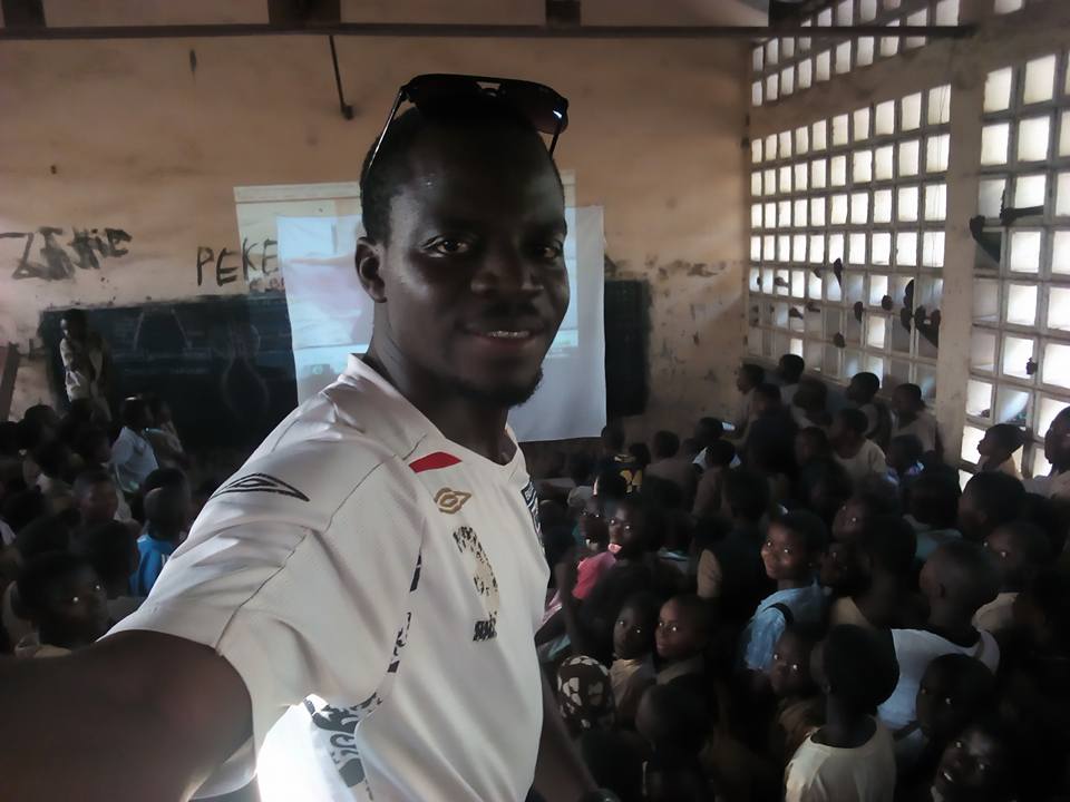 Projection dans une classe au Togo