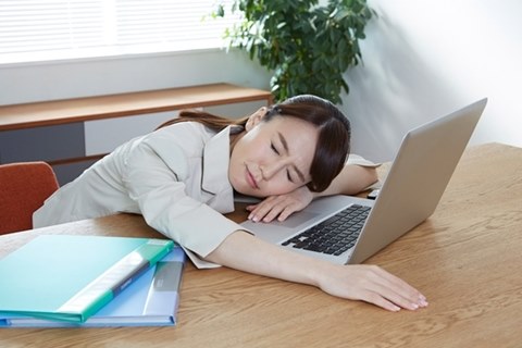 ディスクワークが肩こりがする女性