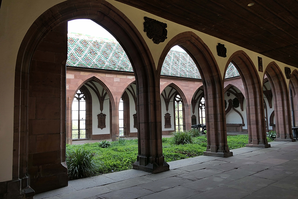 Basler Münster Bogengang sprich Kreuzgang - Cloister of Basel Cathedral