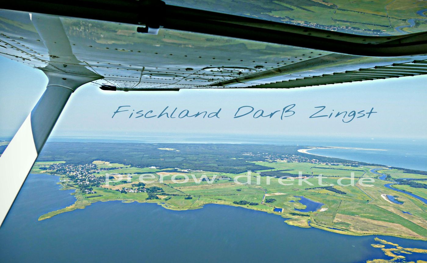 Luftaufnahme auf den Darß mit Blick auf Bodstedter Bodden (links), Wieck (links), Prerow (mitte rechts) und die Ostsee