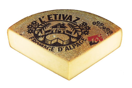 L'ETIVAZ - Hartkäse aus Rohmilch, aus Almenherstellung. Von Mai-Oktober wird diese Spezialität über dem Holzfeuer in den Sennereien der Waadtländer Alpen und Voralpen hergestellt. Ein rustikaler Geschmack, leicht rauchig, typisch pikanter Geschmack. 