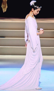 2015年芦屋トミー洋裁学院院長デザインドレスにヘッドアクセサリー提供
