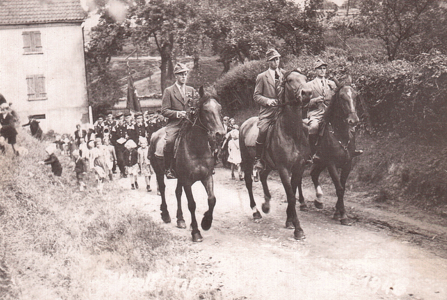 Schützenfest 1948: Zu Pferde Josef Lenze, Heinrich Diers, Heinrich Schäfer, v.l.