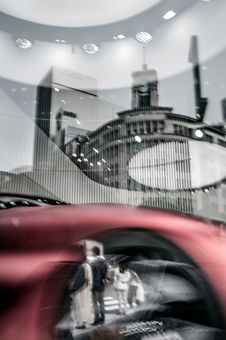 Tokio Strassenszene auf der Ginza Street als Spiegelung, als Farbphoto