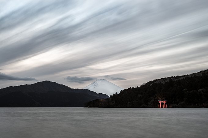 Blick auf den frischbeschneiten  Mount Fuji von Hakone, Japan, als Farbphoto
