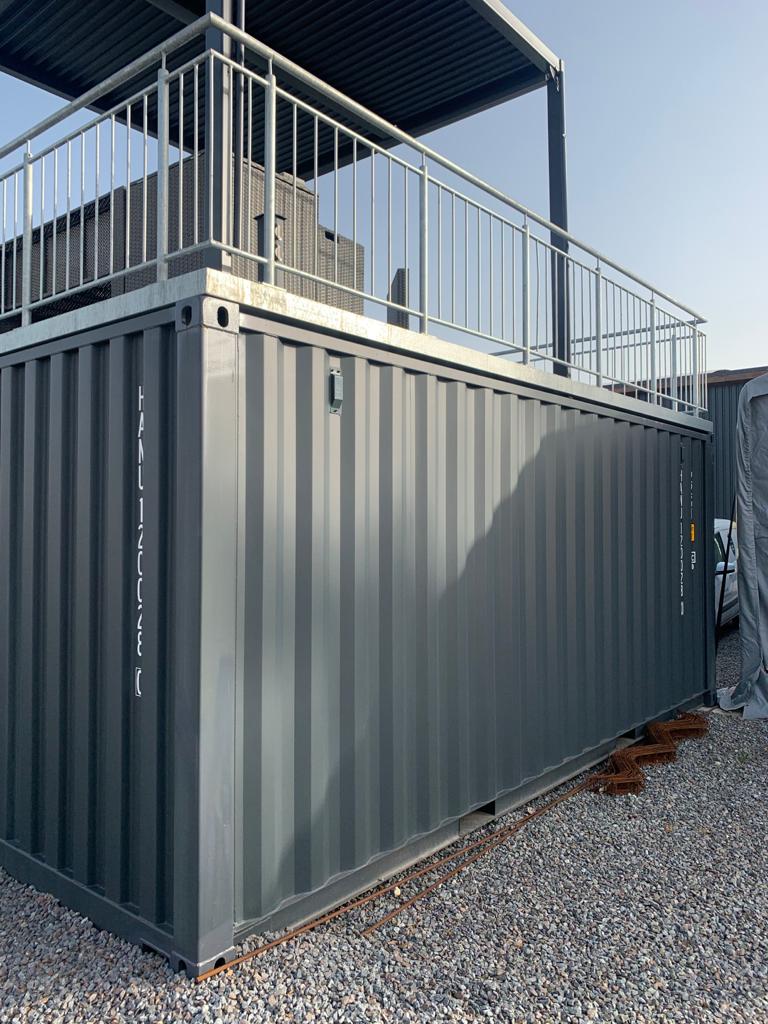 Überbau über Cargo-Container in Regenstauf