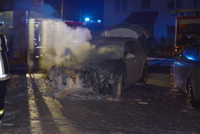 PKW-Brand in Zettlitz (1) - (Foto: FF Marktzeuln)