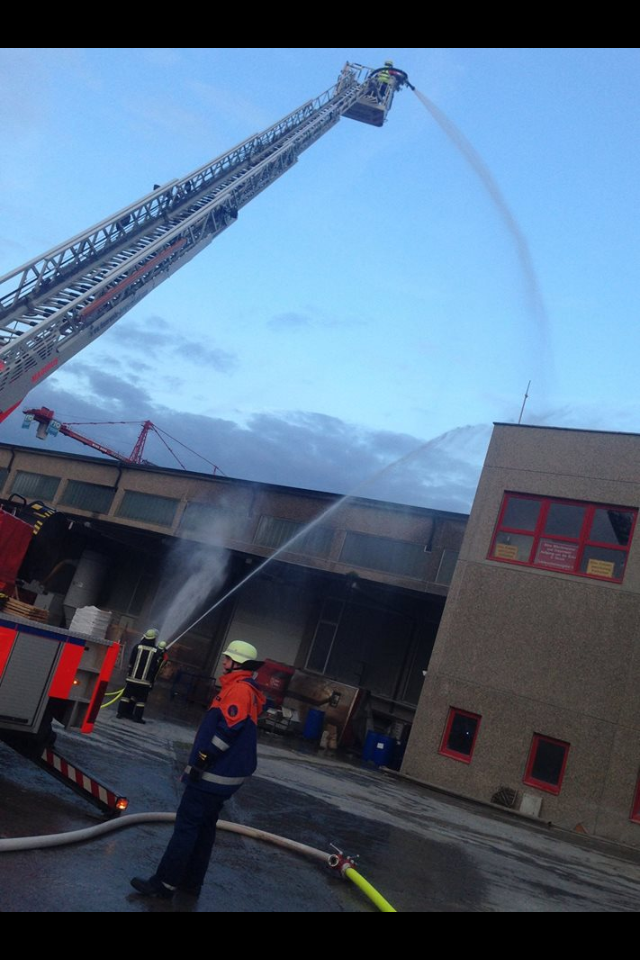 Übung bei der Fa. FTO Obermain in Horb am Main am 25.09.2014 im Rahmen der Feuerwehr-Aktionswoche (2) - (Foto: FF Burgkunstadt)