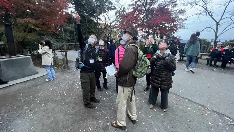 葛西宗紀　(ふれあい推進事業)ムササビ観察ポイントを説明　高尾山薬王院 2022年11月19日