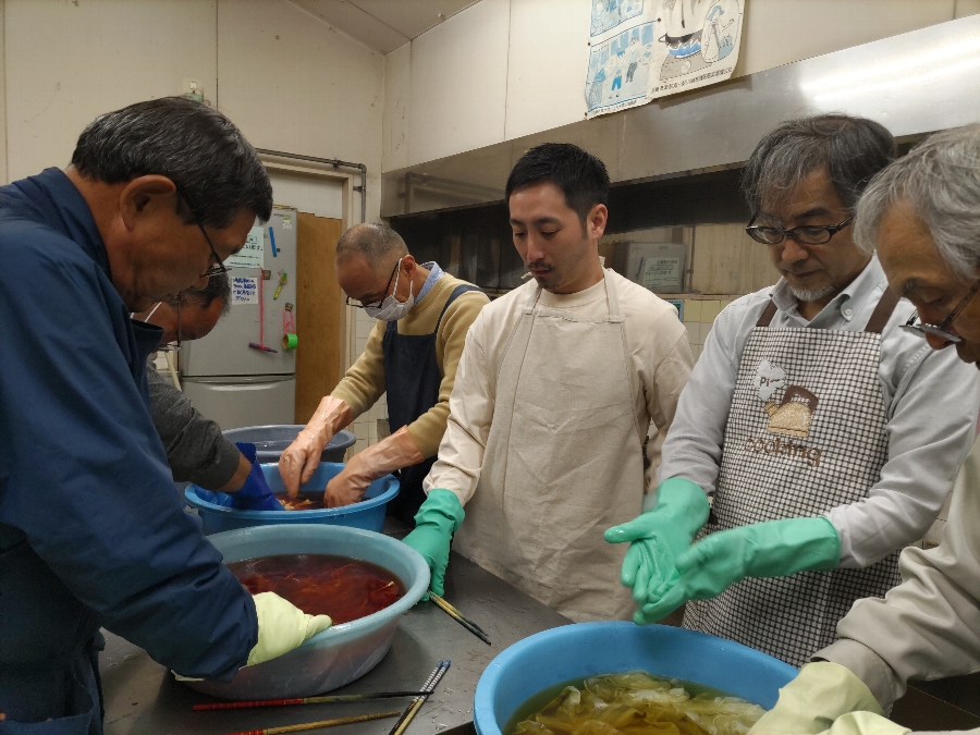 奥村 具子　(草木染指導者研修第１回)身近な野草を染める　川崎市　2024年4月9日