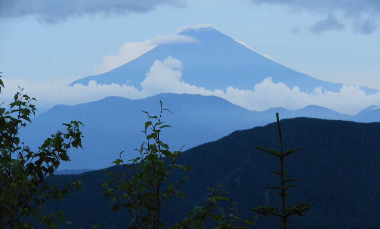 室伏 憲治　千枚小屋からの夕暮れの富士山　南アルプス三伏峠　2024年7月8日