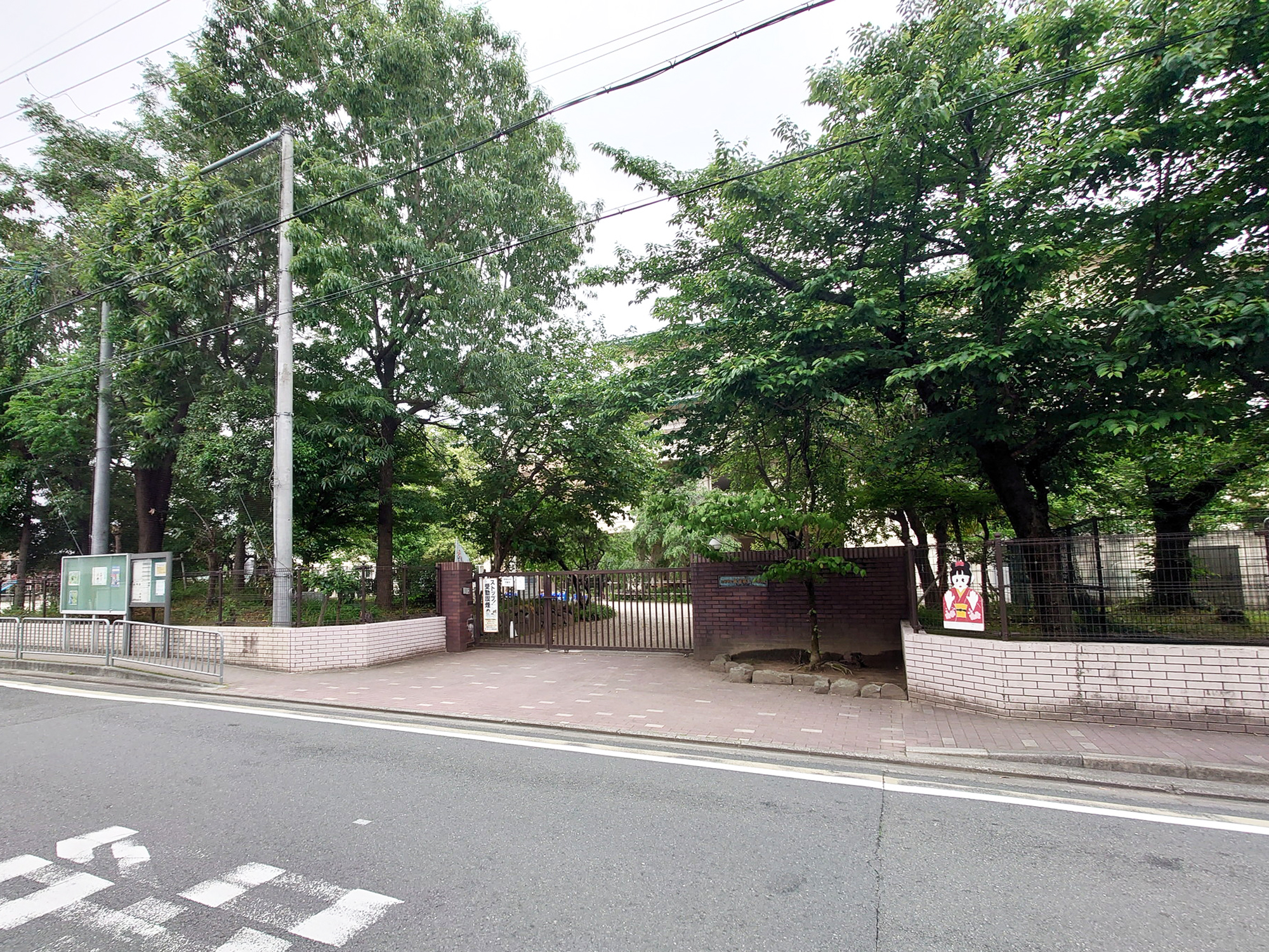 朱雀第三小学校　125ｍ