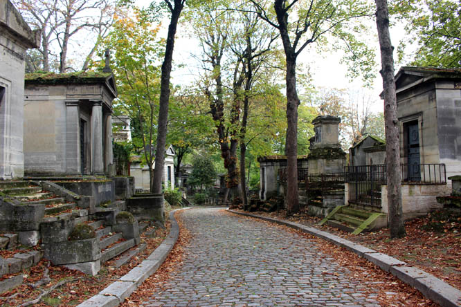 pere lachaise cemetery in paris