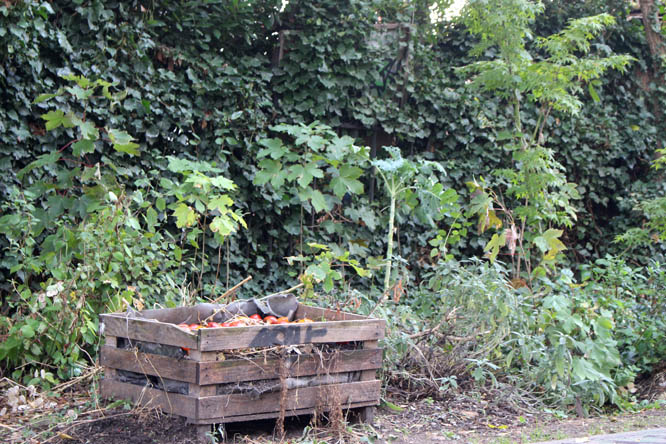 Garden at Charonne Voyageur