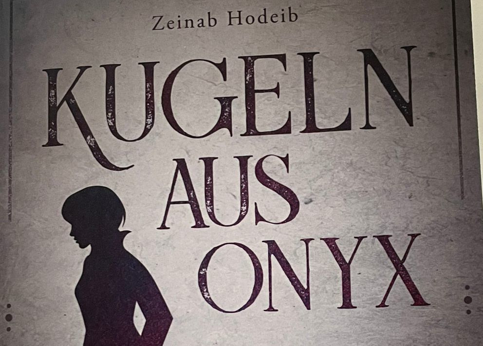 Kugeln aus Onyx von Zeinab Hodeib