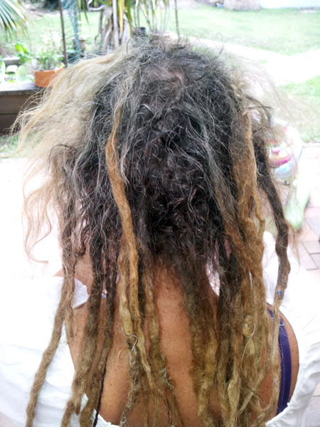 African dread salon: some sections too thin, not well formed.