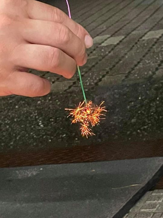 静かな小雨の夜、それぞれに大切な人のことを思います。