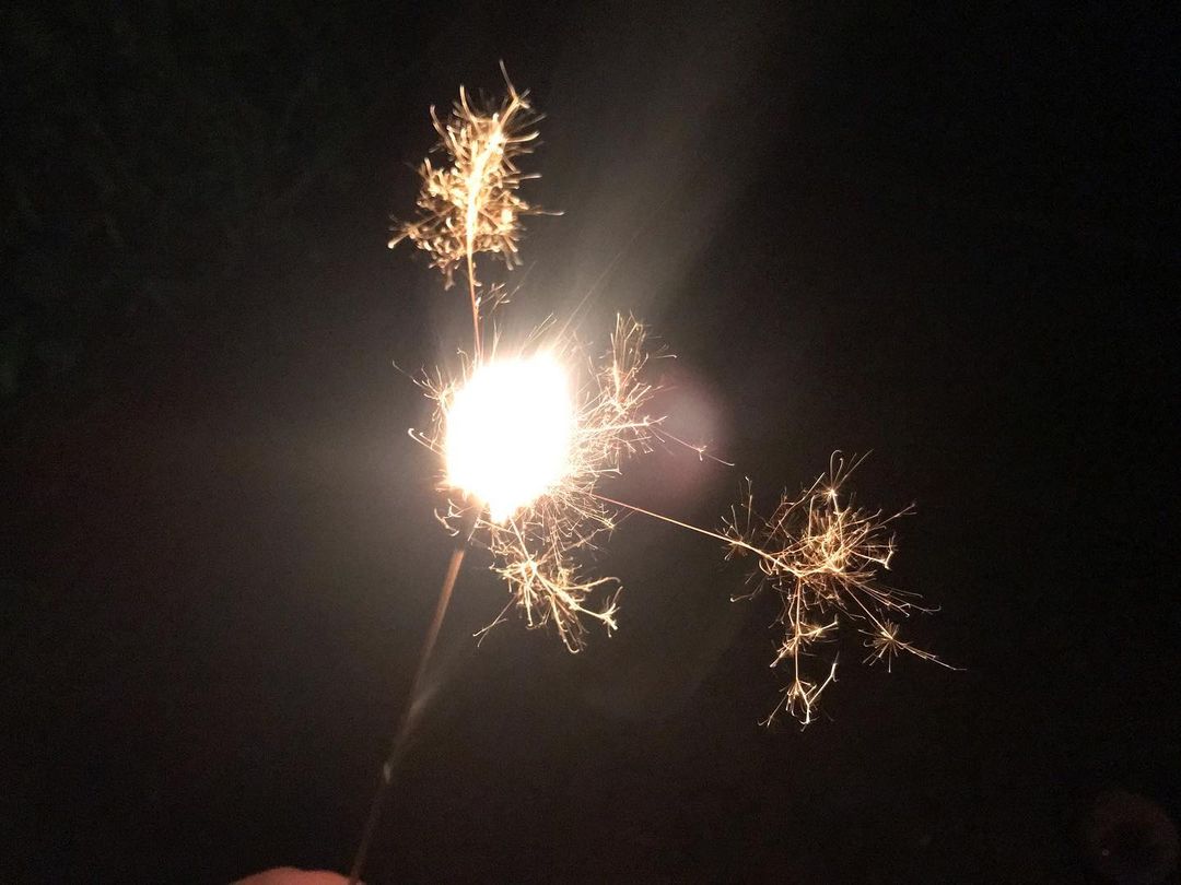 みんなの思いがお空にとどけ  東北を、日本を、花火で、元気に。
