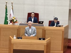 ６月16日の定例会で代表質問を行いました