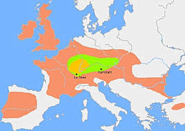 Em verde a disseminação inicial da Cultura de Hallstatt. Em amarelo o núcleo inicial da Cultura de La Tène. Em Vermelho a extensão máxima do território dos povos celtas no século III a.C. 