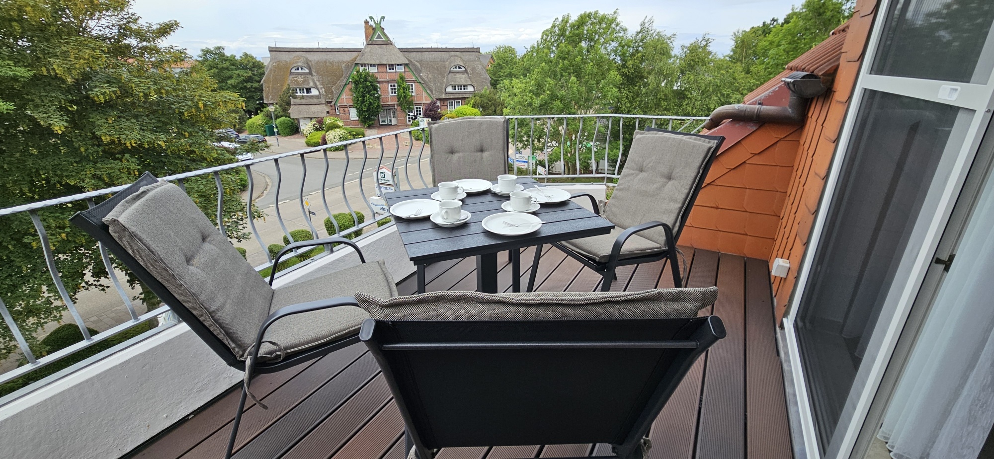 direkten Zugang vom Wohnzimmer zum Südbalkon