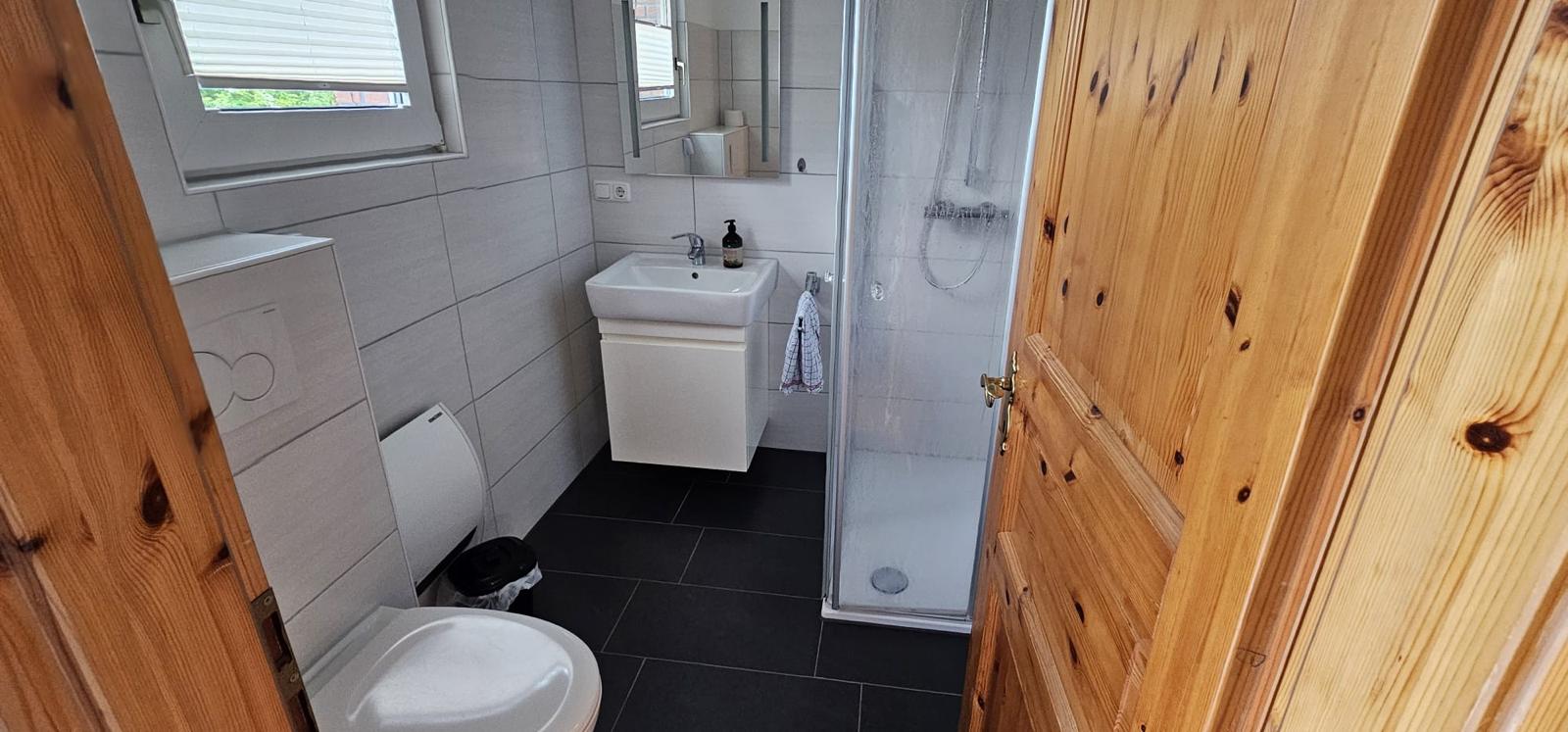 Bad mit Duche und WC