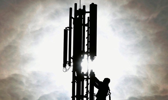 Gipfelstürmer: Der neue 5G-Standard erlaubt ein 100-mal höheres Übertragungstempo. Foto: Frank Augstein (Keystone)