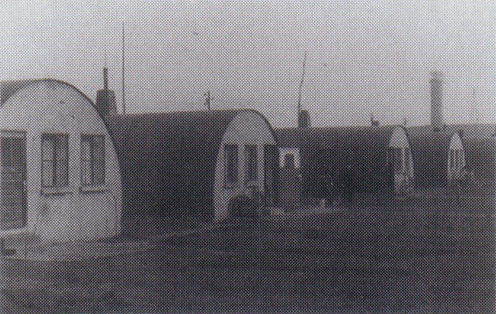 "Nissenhütten" an der Arenbergstraße, nach dem 2. Weltkrieg als Notunterkünfte gebaut, benannt nach dem Engländer Nissen <br><font size=1>aus "Gladbeck Unsere Stadt" Foto: Metzner