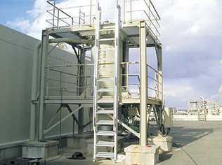 収納式安全タラップ（MT-21）の原子力発電所の施工事例②収納時