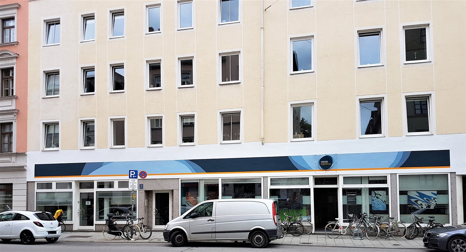 ... oder wie hier: Werbung direkt auf der Fassade?