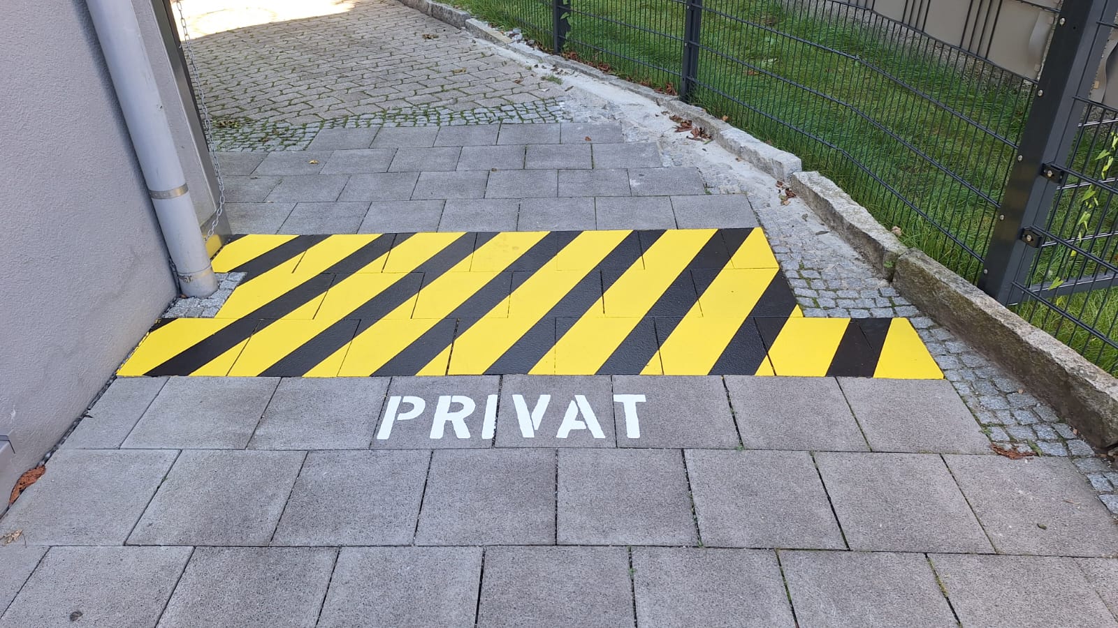 Selbst Straßenmarkierungen sind kein Problem für die Richard Wörle GmbH