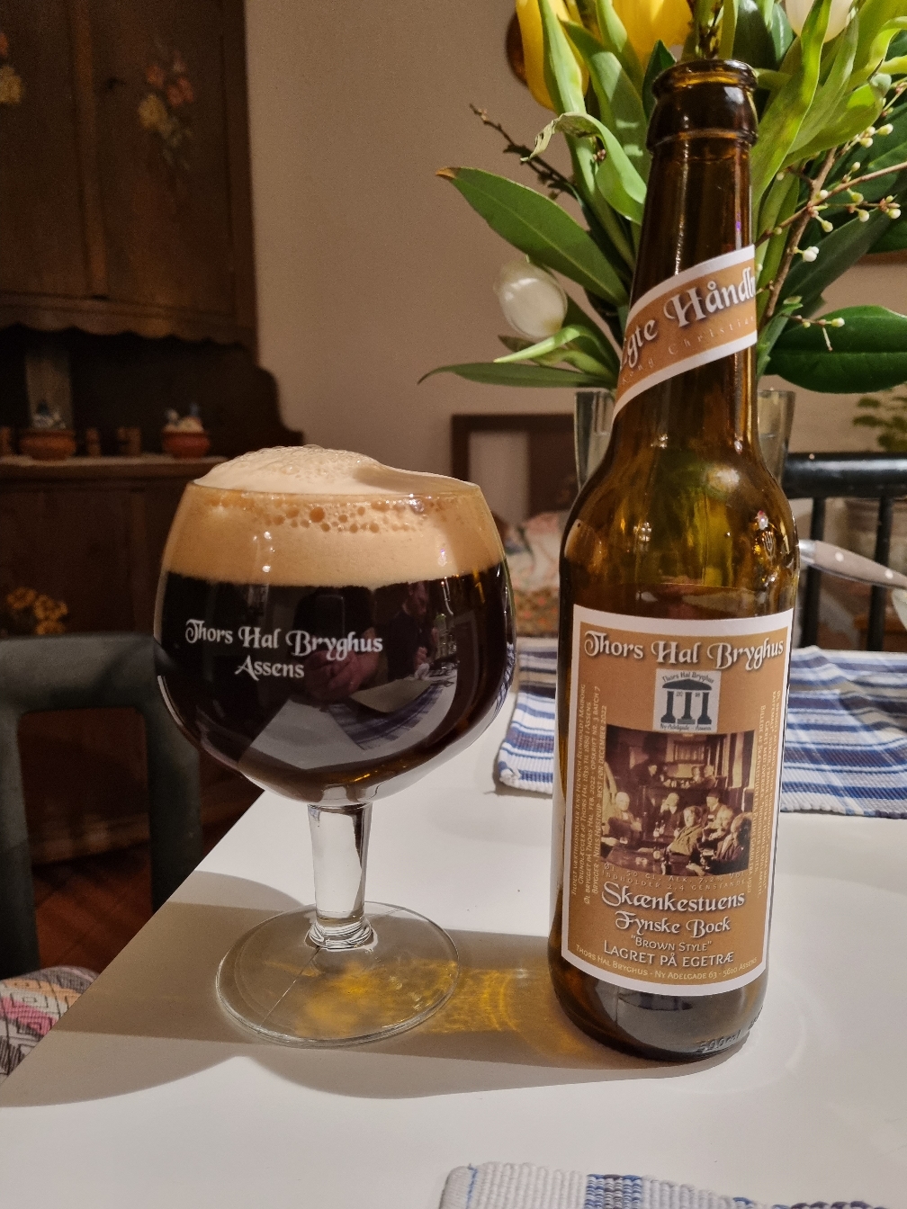 Øl nr. 3. Skænkestuens Fynske Bock - Brown Style - 9,3% - lageret på egetræ - Virkelig kraftig og fyldig Bock med lidt af det hele. Lang behagelig eftersmag. Brygget med bl.a kaffemalt - bryghusets flagskib og "mesterværk" - overgæret.  Brygges også som special edition hvor den er forkælet med irsk whisky.