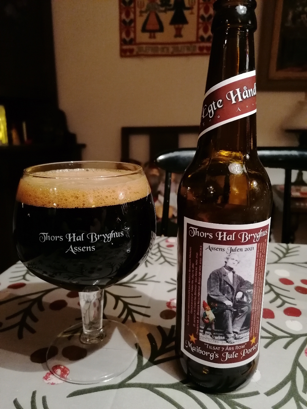 Øl nr. 8. Maiborg's Jule Porter 7,8% - tilsat 7 års Havana Club Rom - brygget med hele 7 speciel malte og 2 slags humle. En lækker Porter der kan nydes både til hovedretten, desserten eller som den er. Til rigtige livsnydere.  