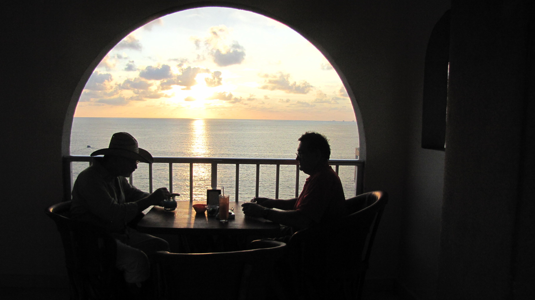 Les petits cokctails avec couché de soleil sur le pacifique. 