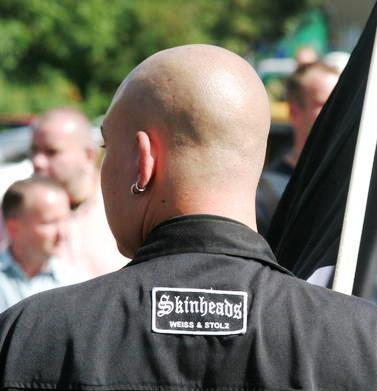Ein Neo-Nazi Skinhead aus Deutschland. Foto von Marek Peters, gefunden auf Wikipedia, GNU FDL 1.2.