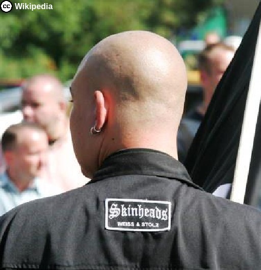 Ein Neo-Nazi Skinhead aus Deutschland. Foto von Marek Peters, gefunden auf Wikipedia, GNU FDL 1.2.