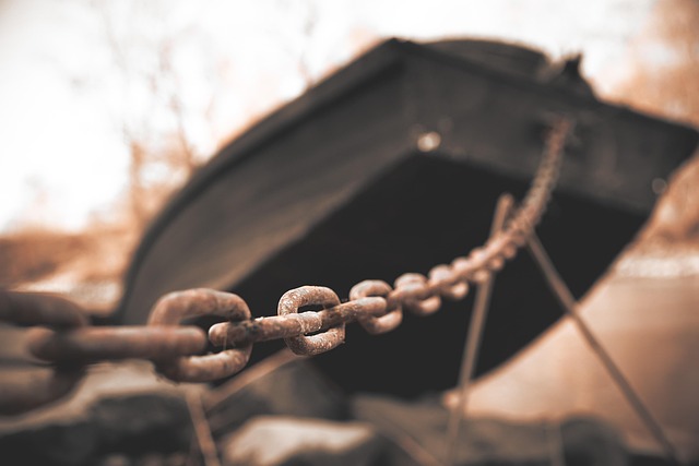 Chain and boat. Image by Sándor Kabai at Pixabay.