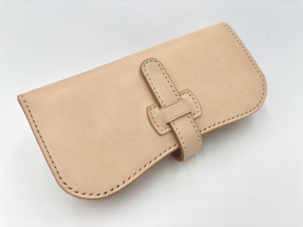 ベルト留め長財布（8.300円）